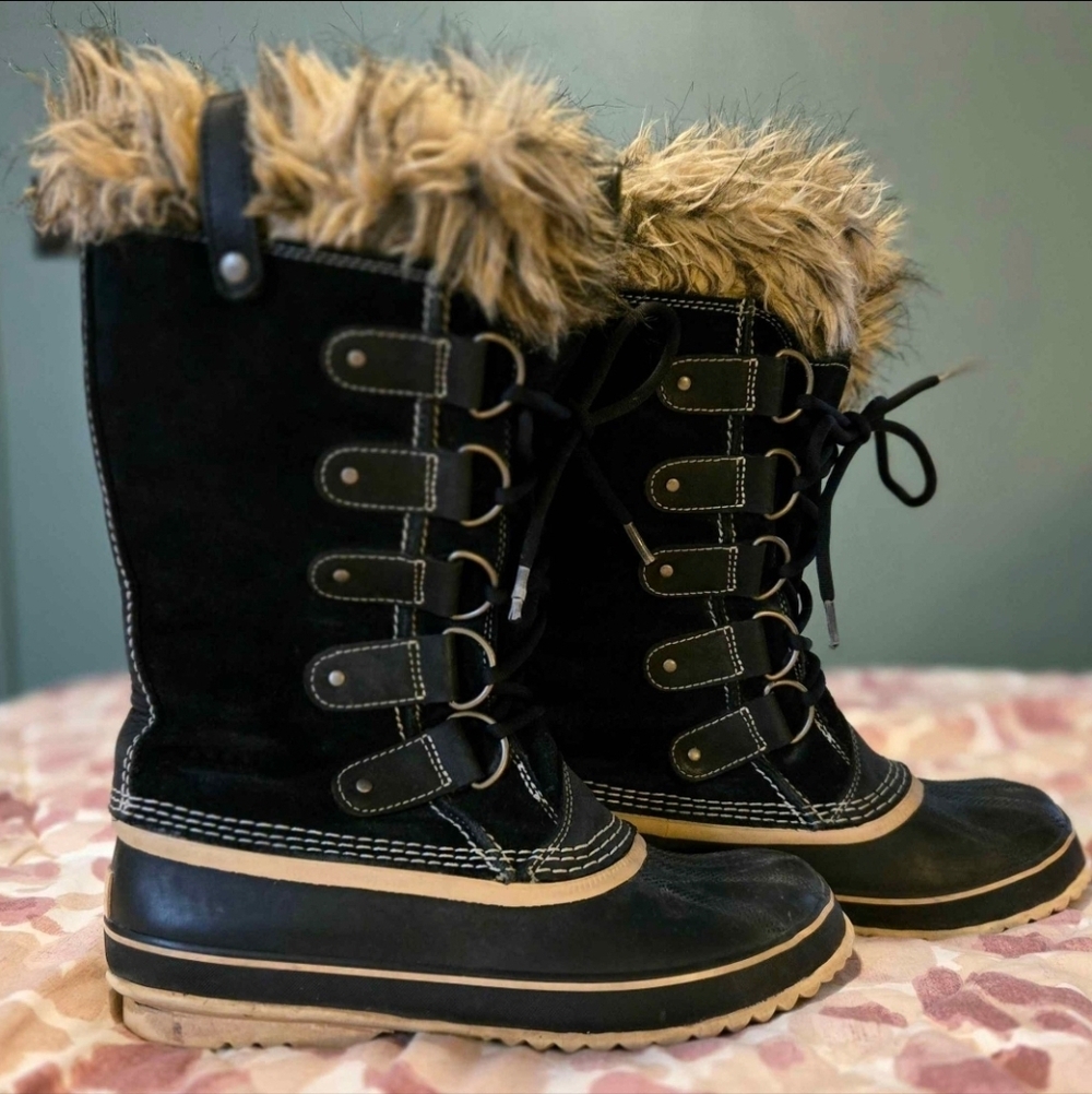 Women's SOREL Black and Tan Joan of Arc Winter Boots Size 9
